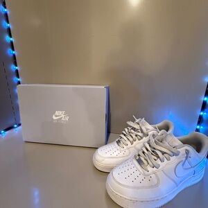 Nike White Sneakers Modern Mesh Design